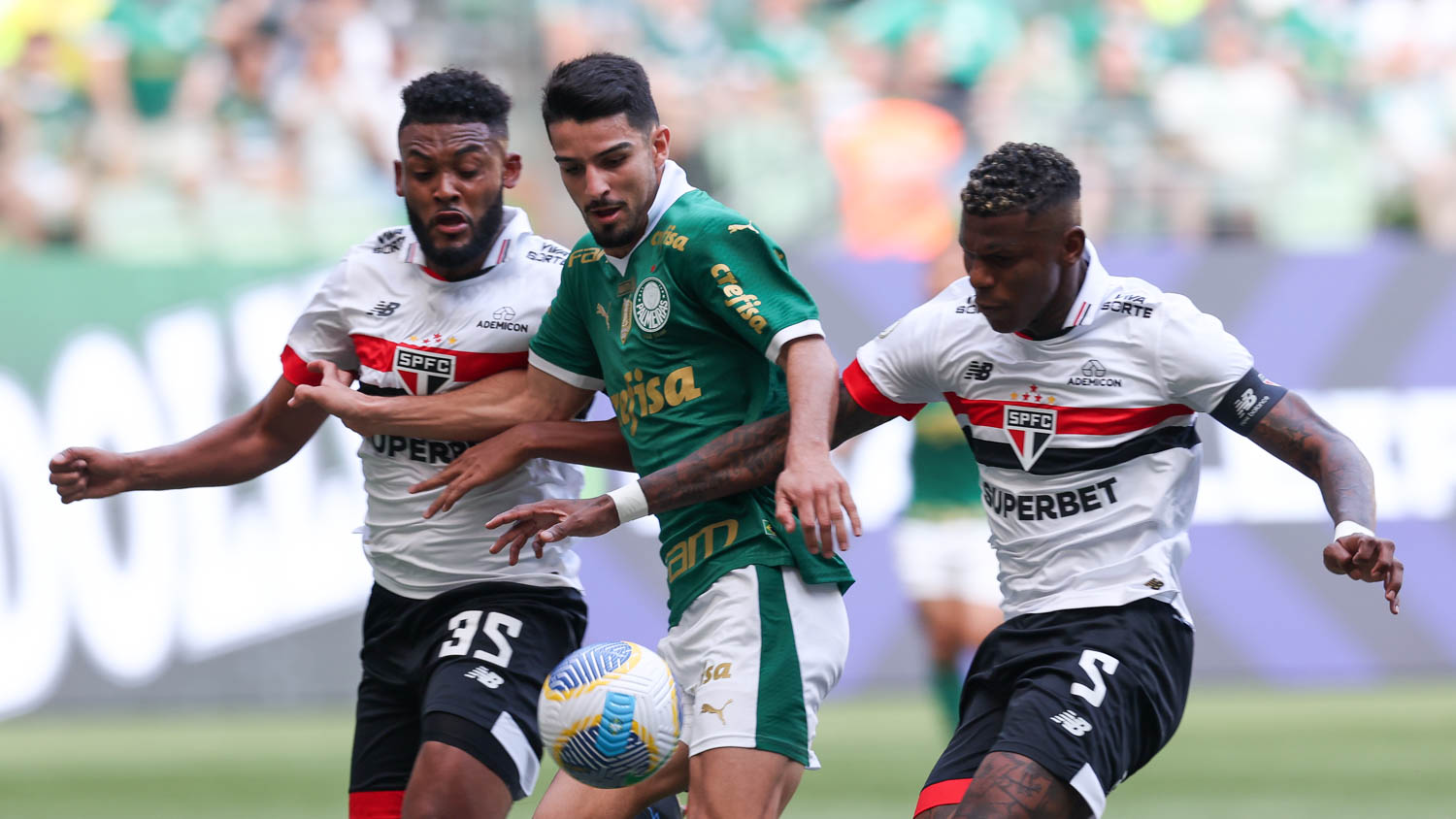 Fotos Do Duelo Entre Palmeiras e São Paulo: Um Clássico Intenso.
