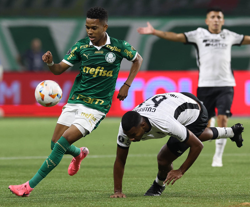 Leila Pereira prioriza foco no Palmeiras e evita falar sobre Mundial.