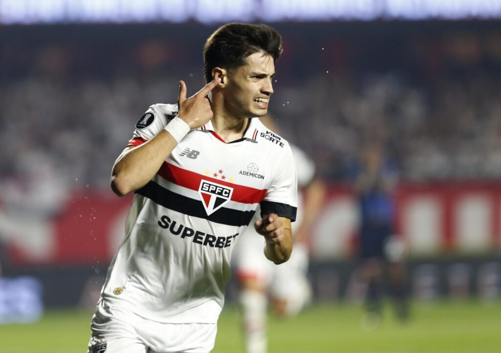 Bobadilla: foi do inferno ao céu. Estava mal no início do primeiro tempo, mas deu a volta por cima com um golaço decisivo para colocar o São Paulo nas quartas de final. Um dos destaques da classificação.