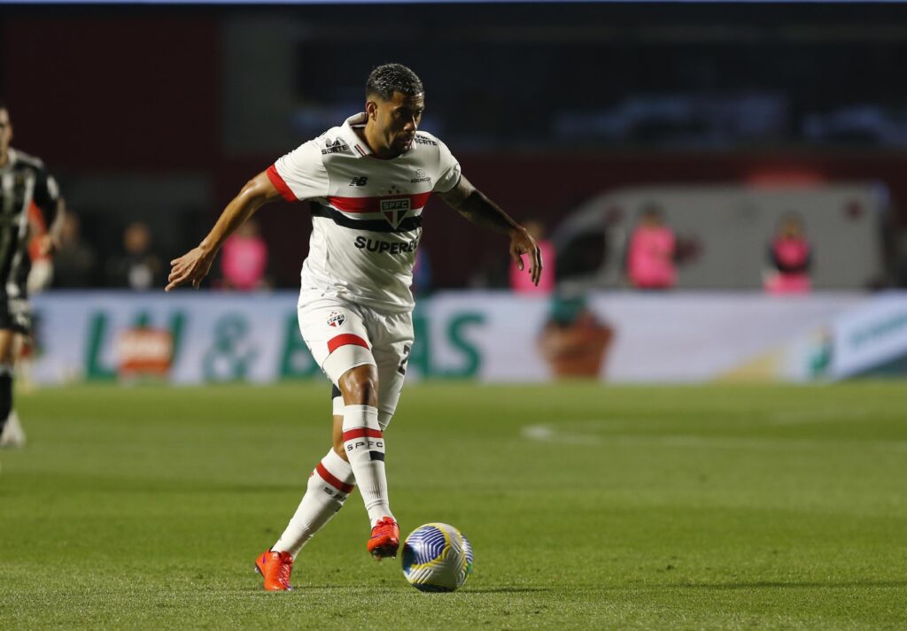 Wellington Rato: construiu as principais chances do time tricolor pelo lado direito e levou perigo ao gol de Everson duas vezes, através de finalizações a média e longa distância. Mas não foi o suficiente para dar a vantagem à equipe.