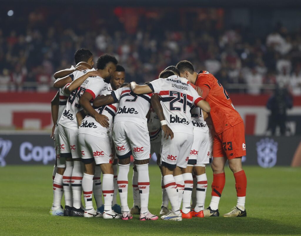 Provável São Paulo: Rafael; Rafinha, Arboleda, Alan Franco e Welington; Luiz Gustavo, Bobadilla e Luciano; Wellington Rato, Lucas e Calleri.