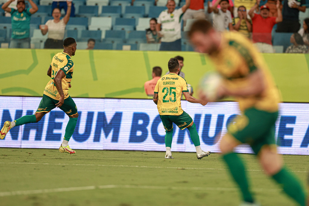 Veja imagens do duelo entre Cuiabá e Criciúma pelo Brasileiro - Gazeta ...