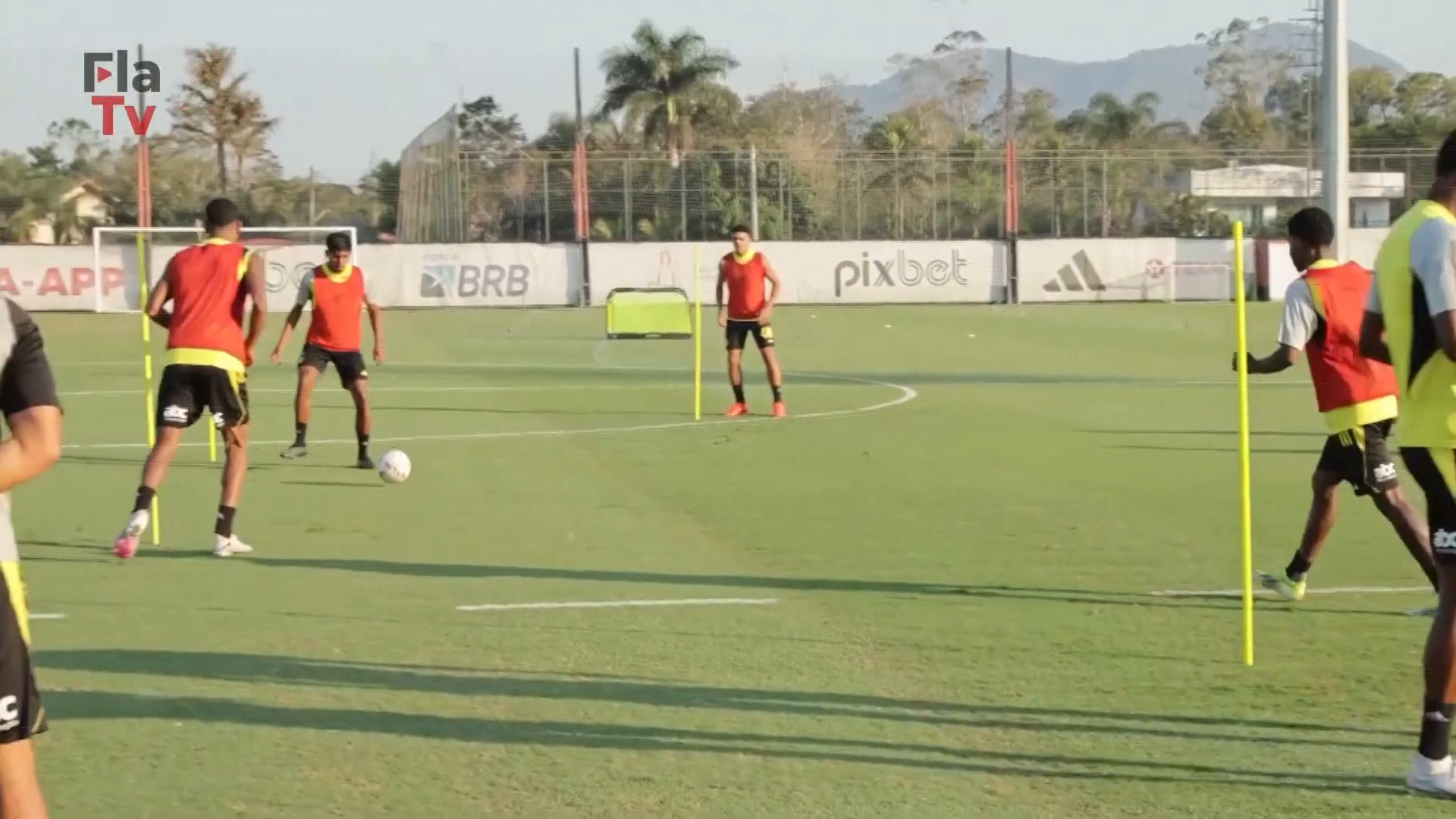 Treino final do Flamengo para partida contra o Bolívar no Maracanã.