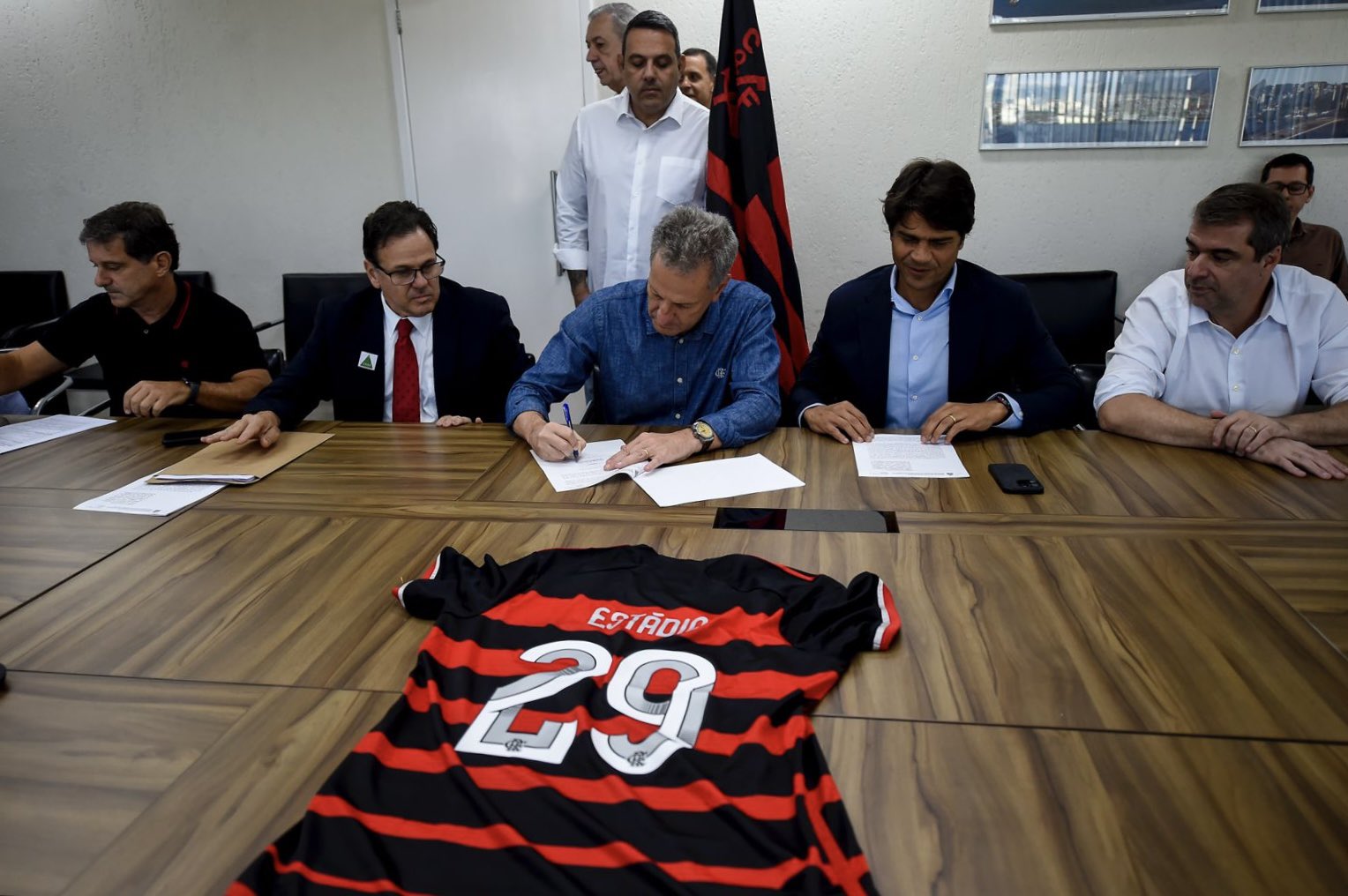 Flamengo firma acordo para compra de terreno do Gasômetro.