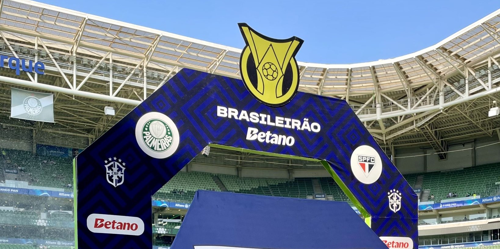Palmeiras Escala Estêvão Titular e São Paulo Opta por Time Alternativo