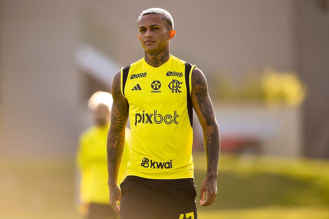 Diretor do Flamengo revela desistência da Atalanta na contratação de Wesley.