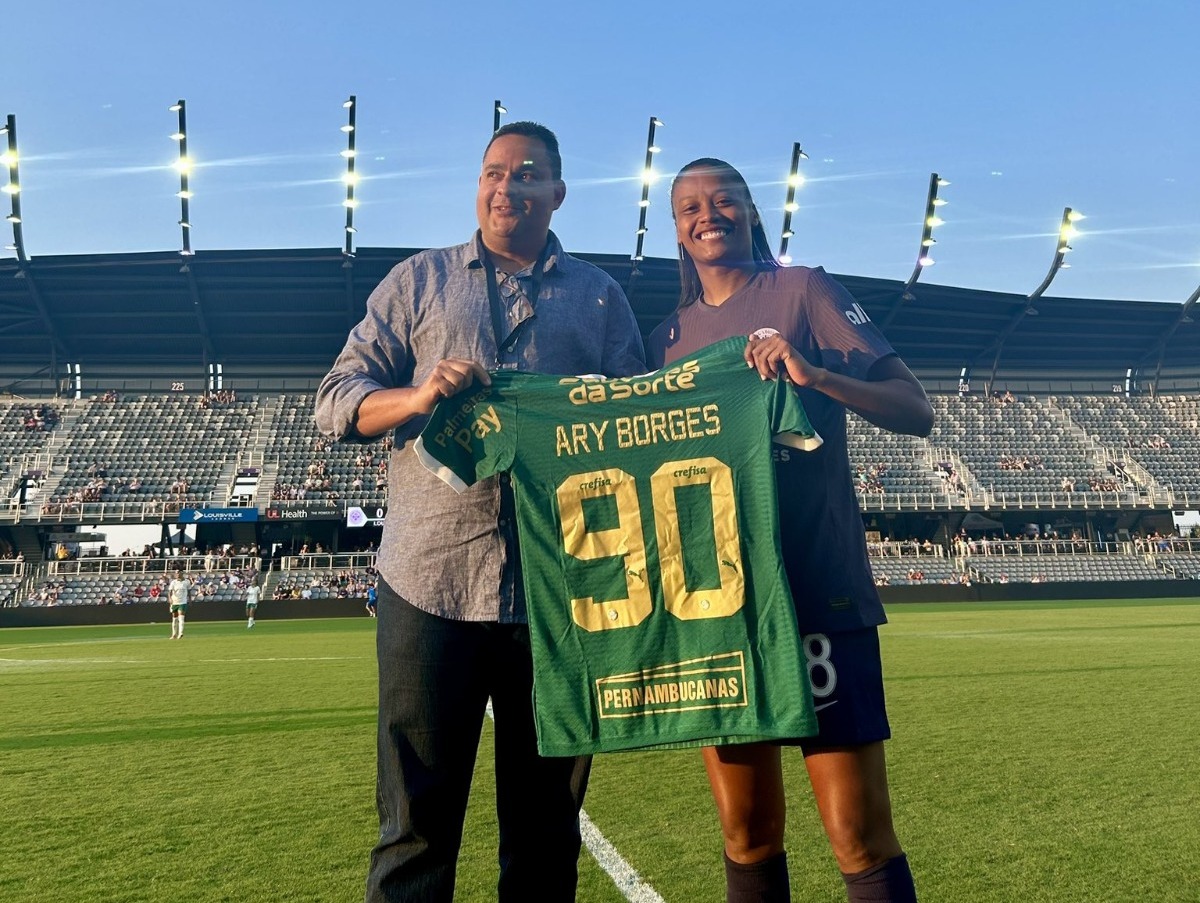 ex-Palmeiras Ary Borges Recebe Homenagem em Partida da The Women