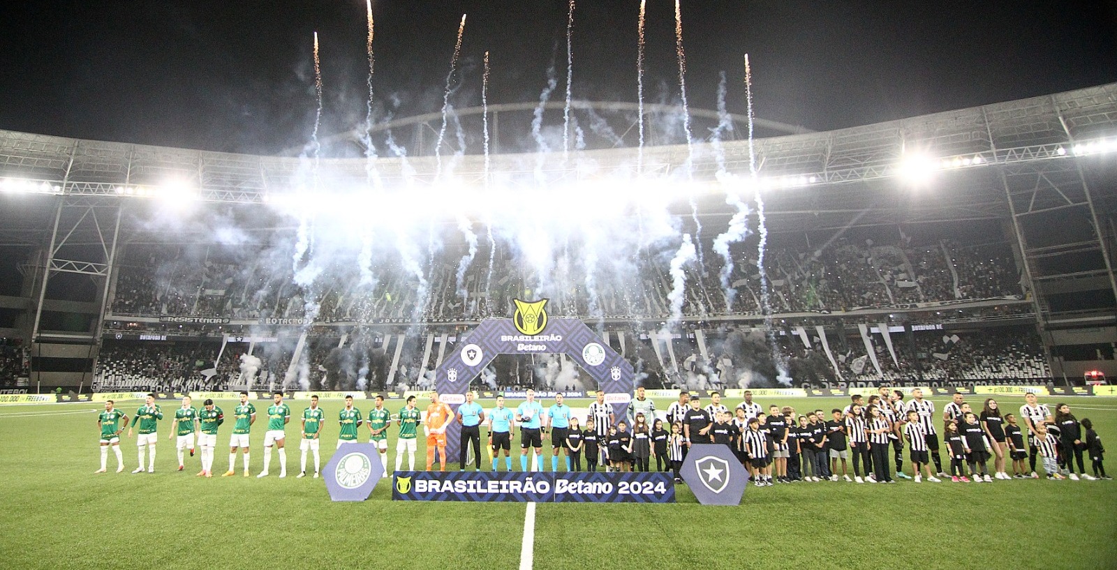 Botafogo confirma lotação esgotada para partida crucial diante do Palmeiras pela Libertadores.