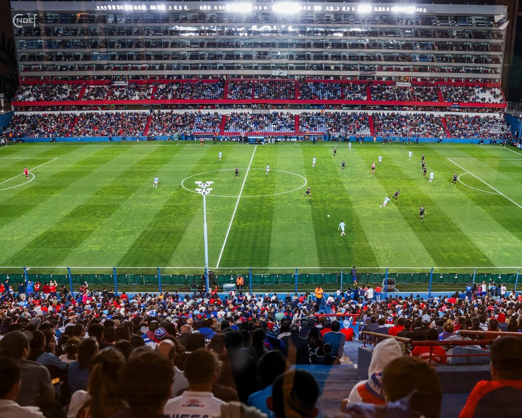 O clube paulista enfrenta o Nacional, do Uruguai, no Estádio Gran Parque Nacional.