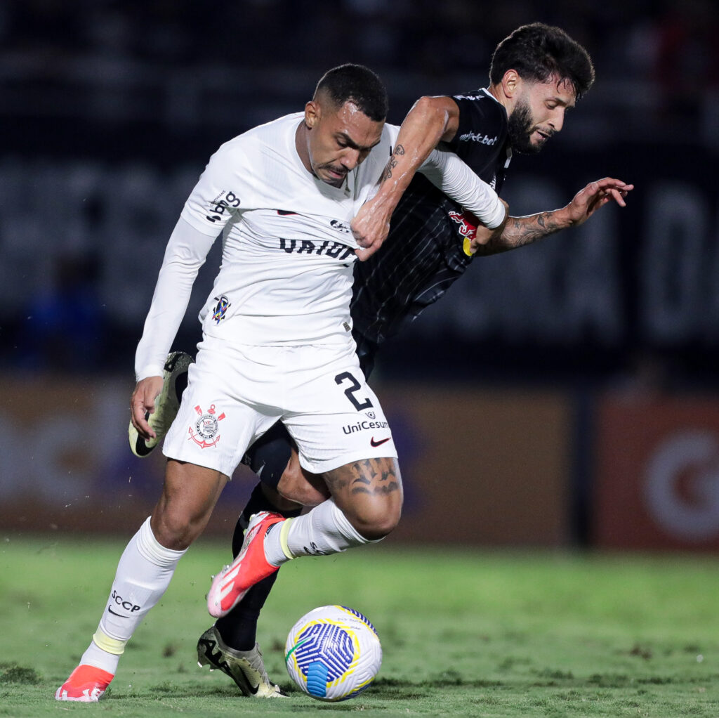 O Corinthians recebe o Red Bull Bragantino na Neo Química Arena neste sábado, às 21h30 (de Brasília), pela 22ª rodada do Campeonato Brasileiro