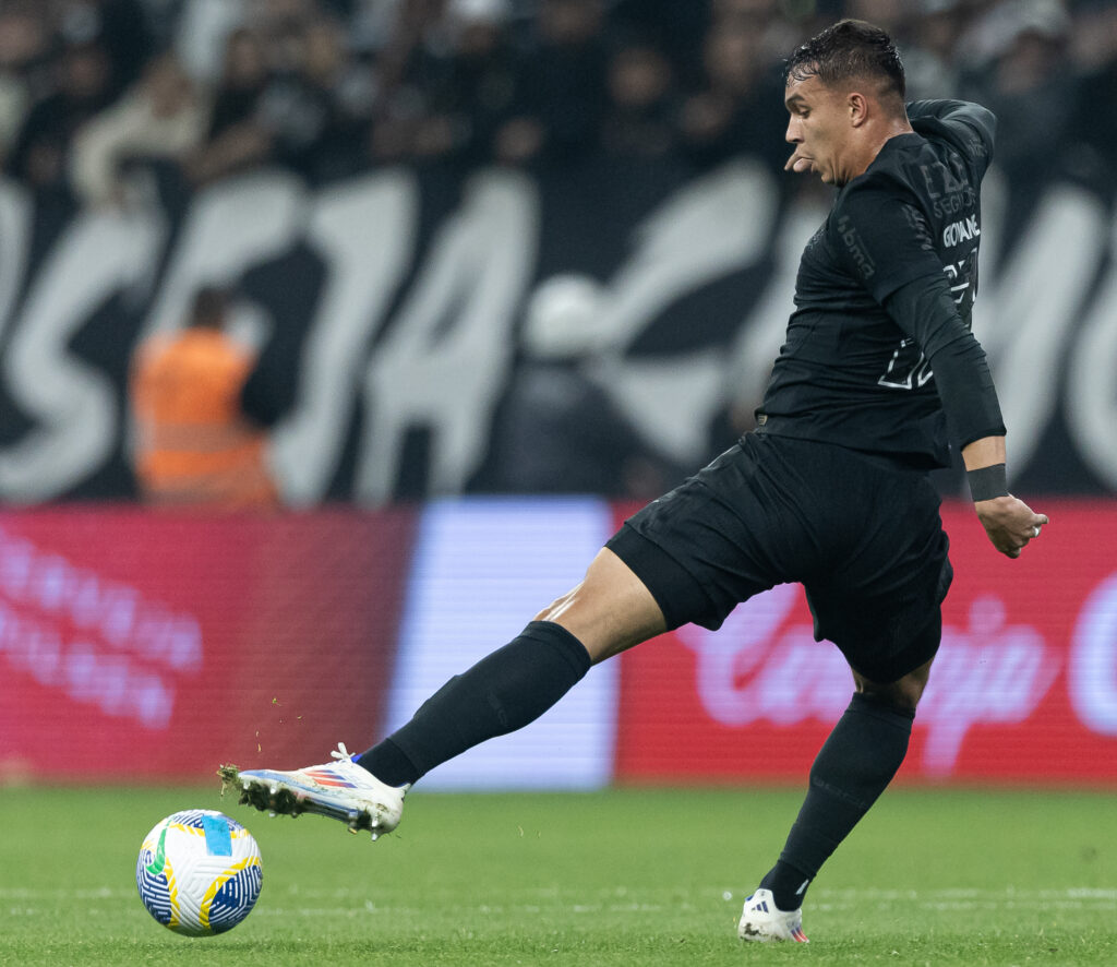 Giovane também entrou bem na partida, ajudando a dar profundidade ao ataque. Por pouco o garoto não fez o gol da vitória para o Timão