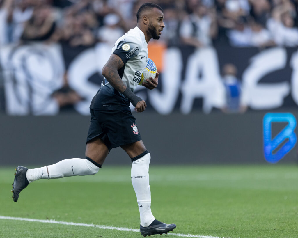 Lesão de Alex Santana preocupa Corinthians; saiba tempo de recuperação.