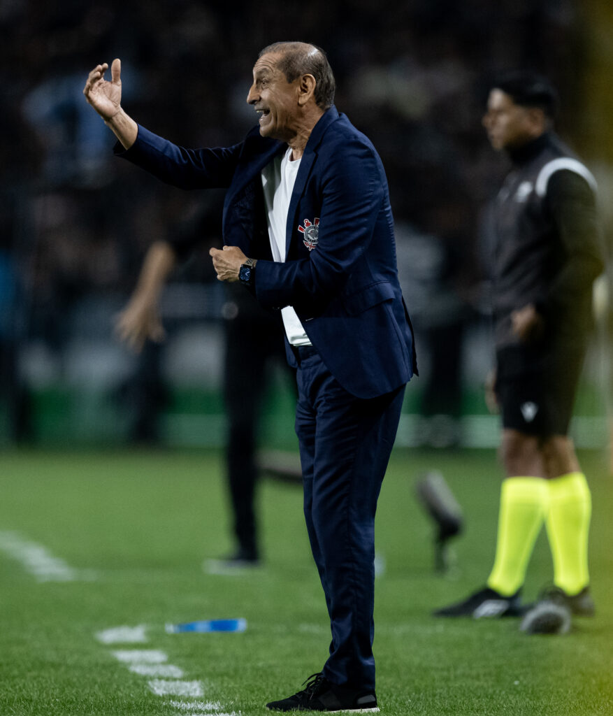 Provável escalação do Corinthians: Hugo Souza; Matheuzinho, Félix Torres, André Ramalho e Hugo; Raniele, Ryan, Charles e Rodrigo Garro; Romero e Giovane