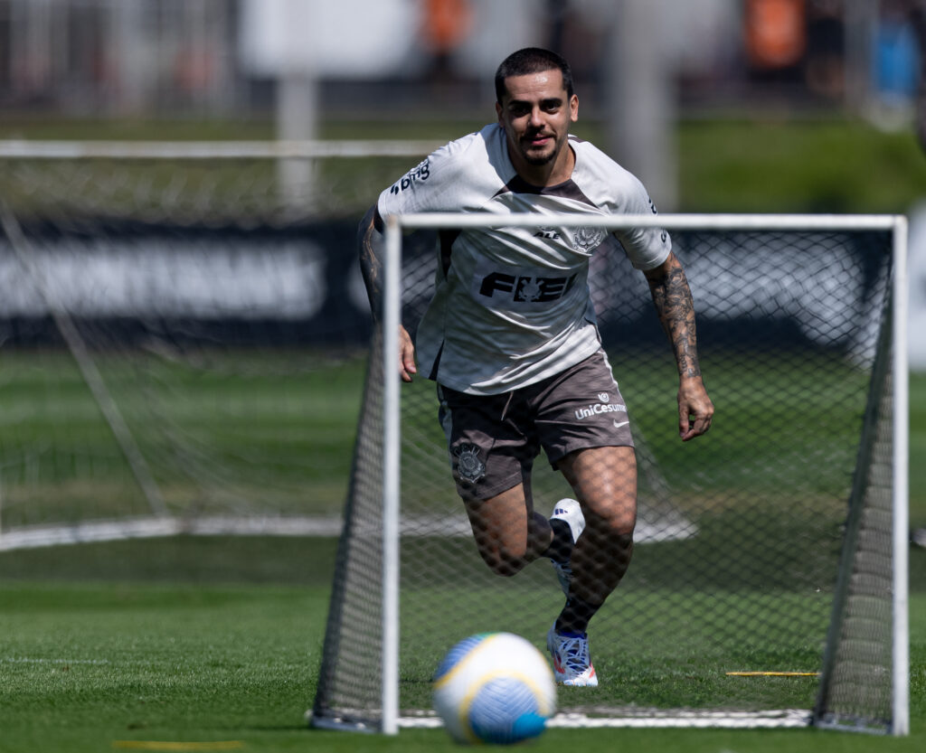 Fagner: lateral e ídolo do Corinthians, o camisa 23 possui seis jogos com Ramón, sendo três como titular. O jogador vem disputando posição com Matheuzinho