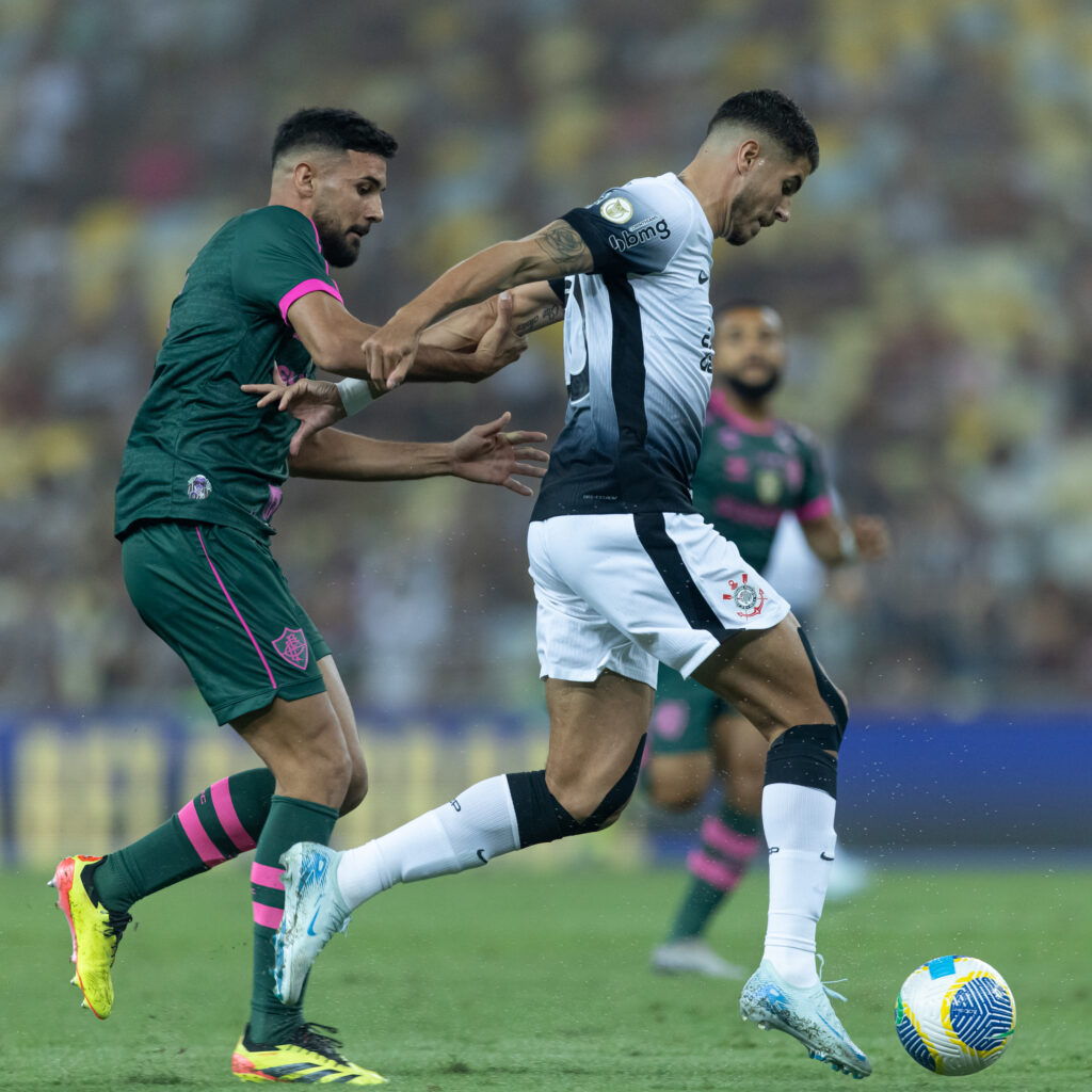 Pedro Raul foi mal enquanto esteve em campo. Errou jogadas e pouco incomodou a defesa tricolor