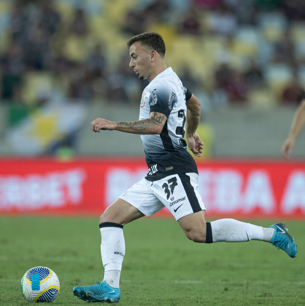 Ryan se mostrou afobado em alguns momentos e não agregou na saída de bola