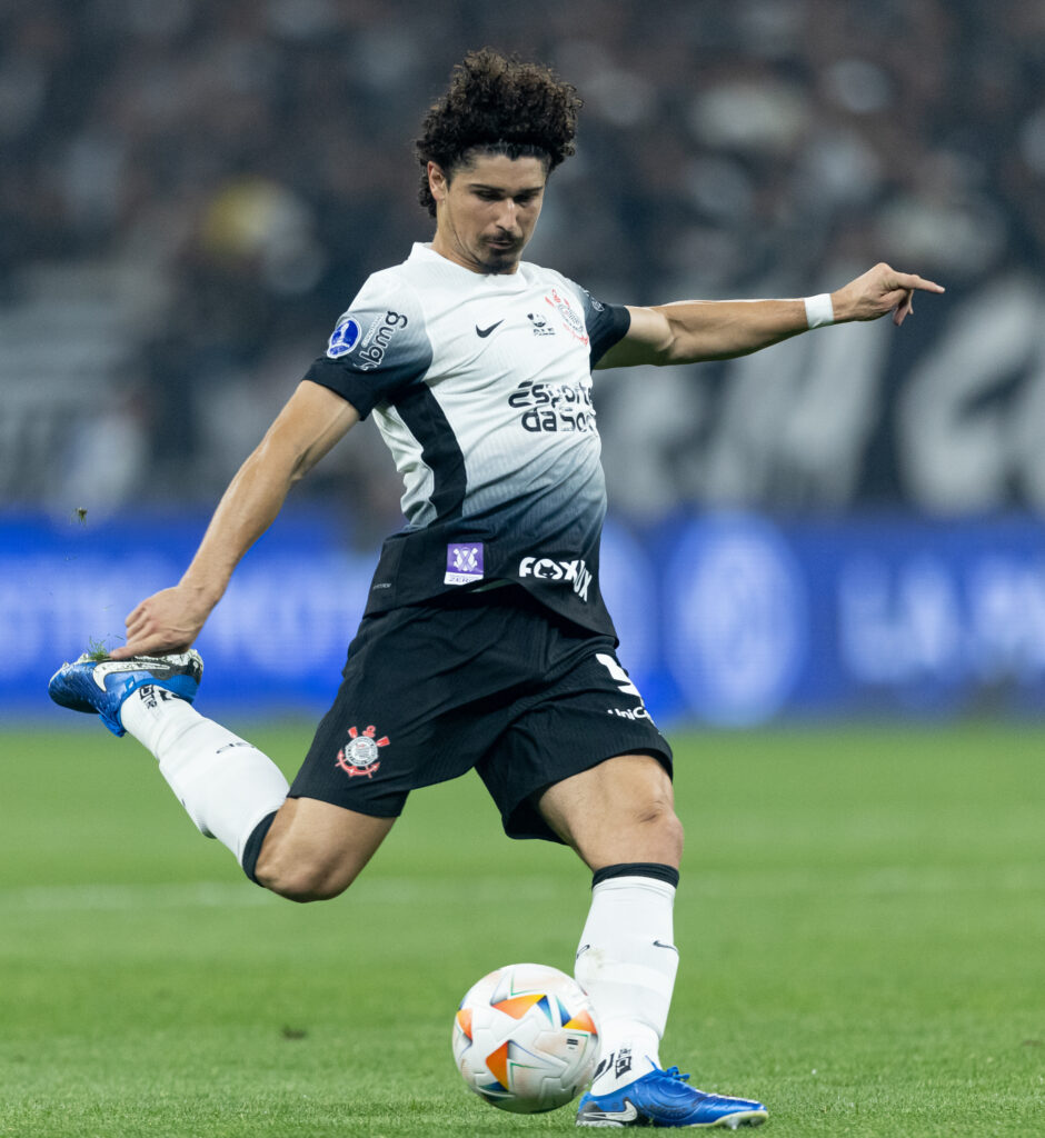 André Ramalho se mostrou seguro em grande parte do tempo e ainda quase marcou bonito gols nos instantes finais da partida. A marca negativa foi o pênalti perdido