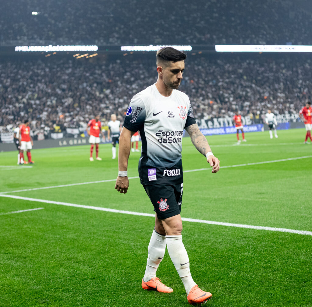 O meia Igor Coronado fez bom primeiro tempo, com movimentação e bons passes