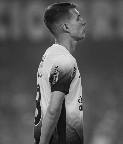 Charles teve boa atuação, especialmente pela capacidade de vencer duelos no meio-campo