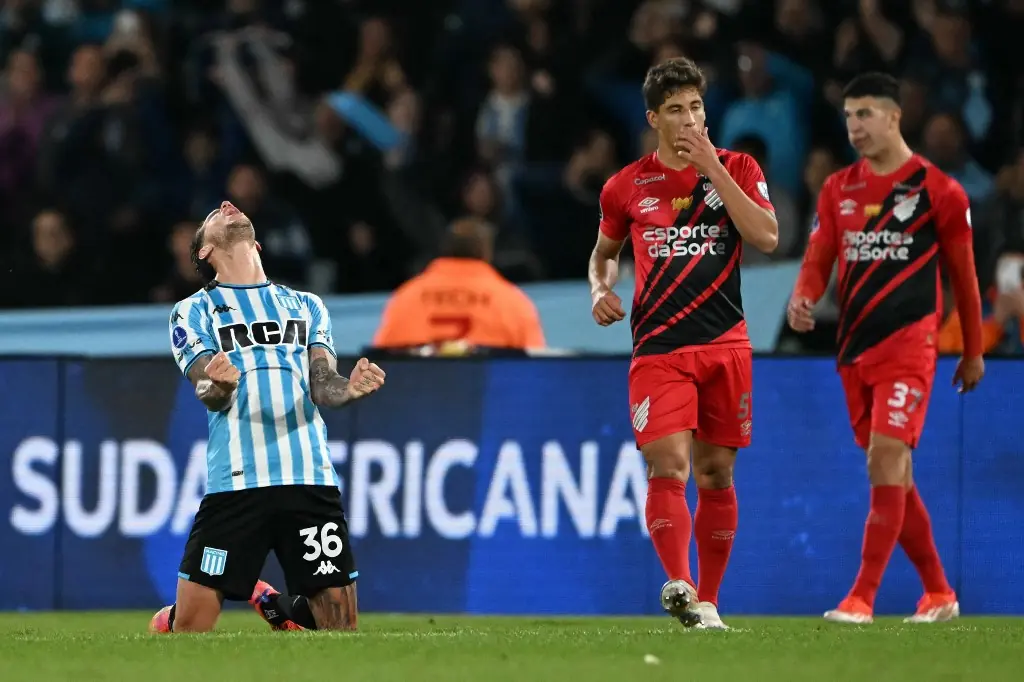 Corinthians enfim vence Racing e quebra jejum de 27 anos na Sul-Americana