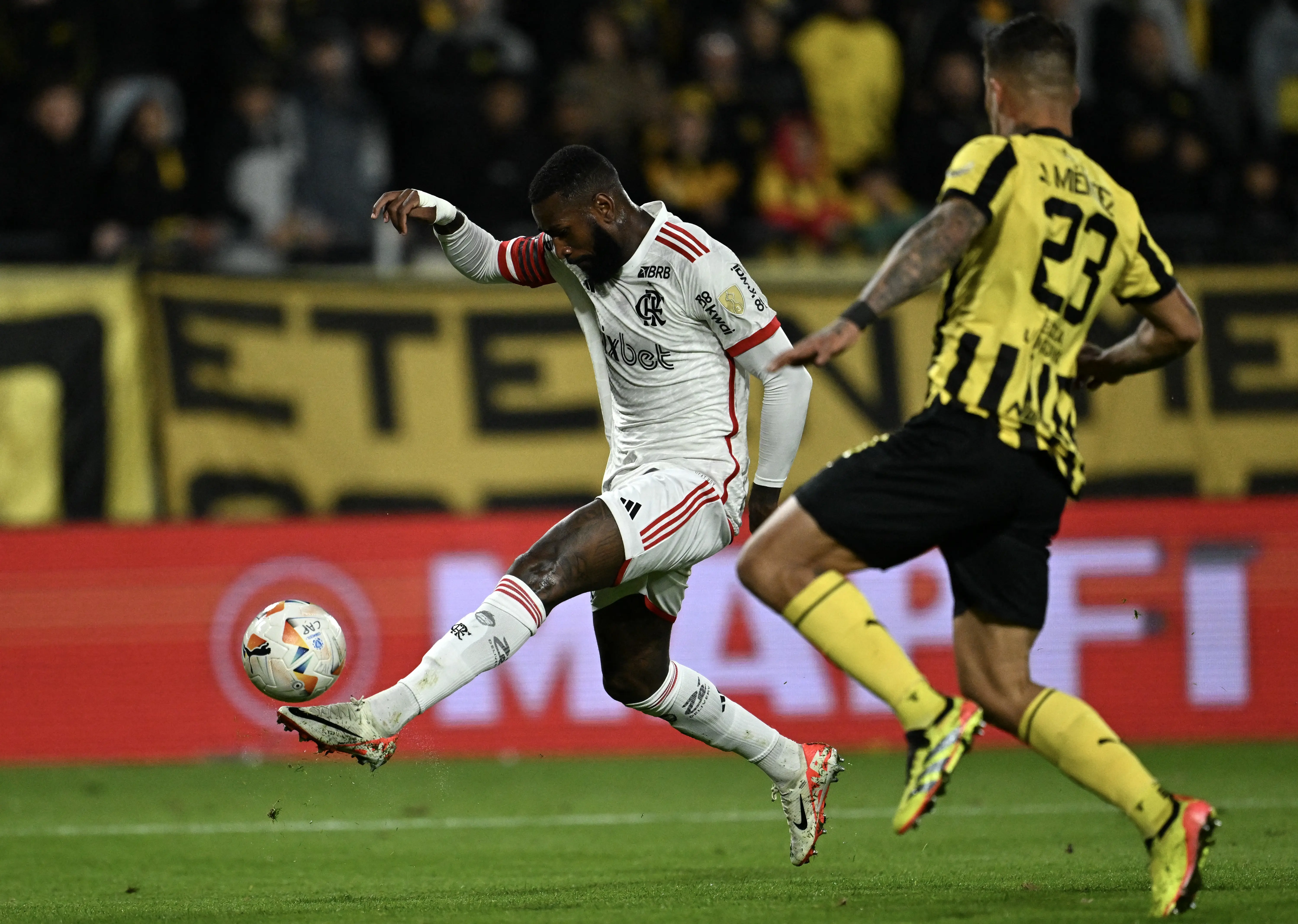 Fotos da partida decisiva entre Peñarol e Flamengo pelas quartas de final da Libertadores