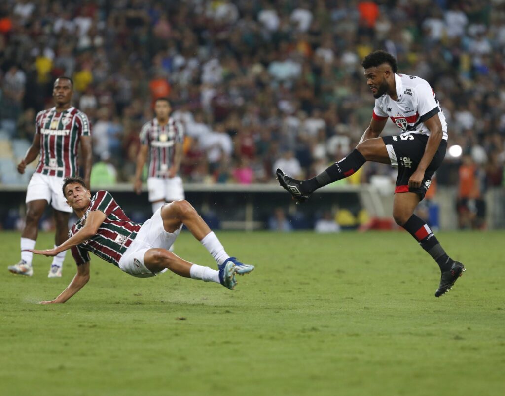 Sabino: sofreu a finta de Kauã Elias no primeiro gol do Fluminense e comprometeu na partida