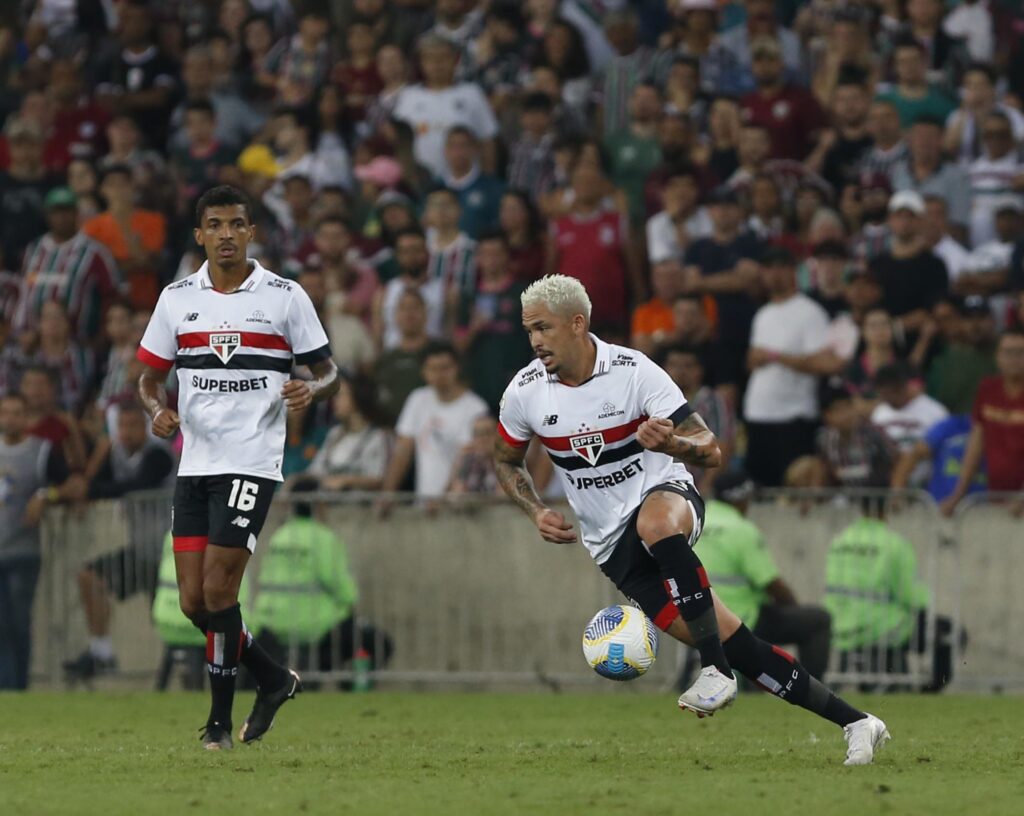 Luciano: saiu do banco e não conseguiu ajudar o São Paulo na criação de jogadas no ataque