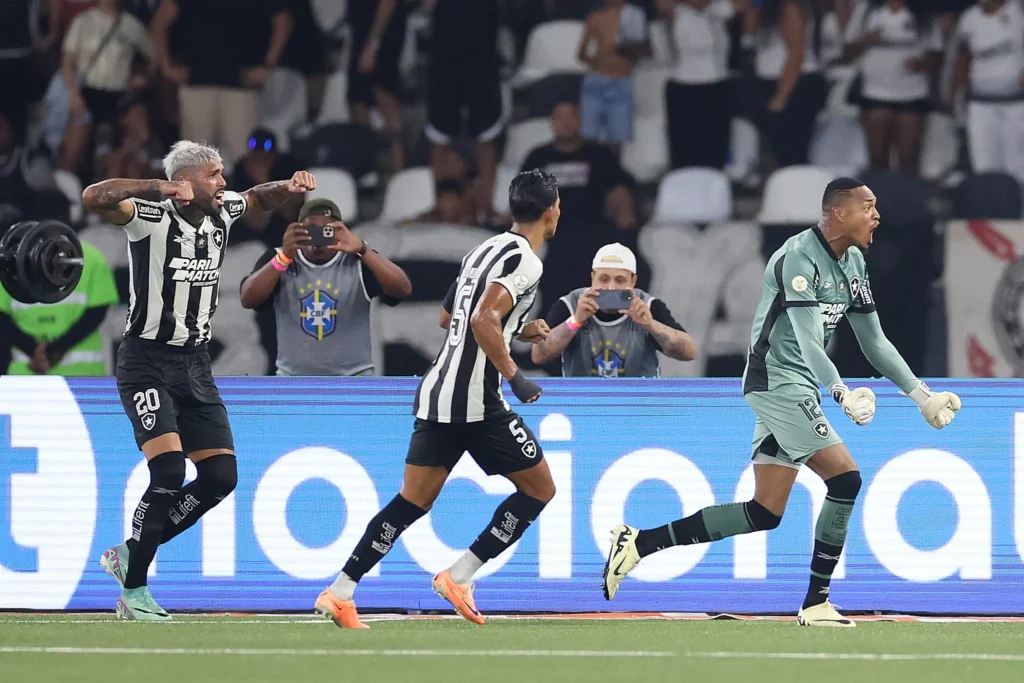 Líder do Brasileirão: O Glorioso venceu o Corinthians por 2 a 1, também no Niltão, e segue na ponta da competição. (Foto:Vitor Silva/Botafogo)