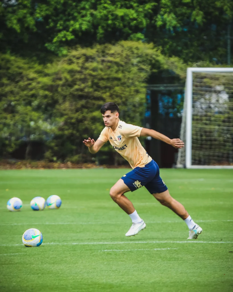 Em contrapartida, Zubeldía poderá contar com os retornos de Bobadilla e Rafinha, que cumpriram suspensão no jogo contra o Cruzeiro, pela última rodada do Brasileirão.