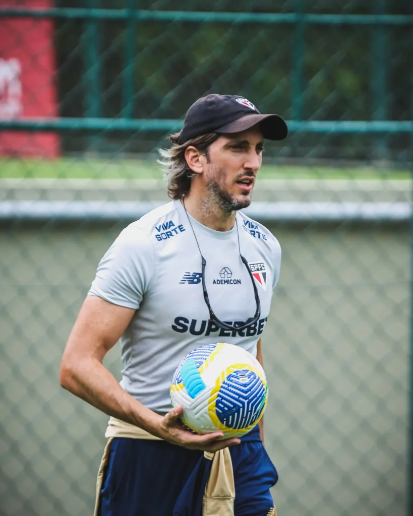 De olho no confronto decisivo contra o Botafogo na quarta-feira, pelas quartas de final da Libertadores, o técnico Luis Zubeldía deve mandar a campo um time composto por reservas, assim como fez contra o Cruzeiro na última rodada.