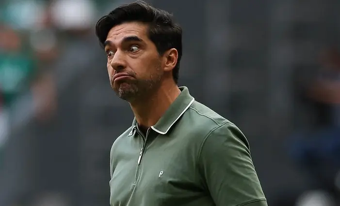 Stjd concede efeito suspensivo para Abel Ferreira no comando do Palmeiras.