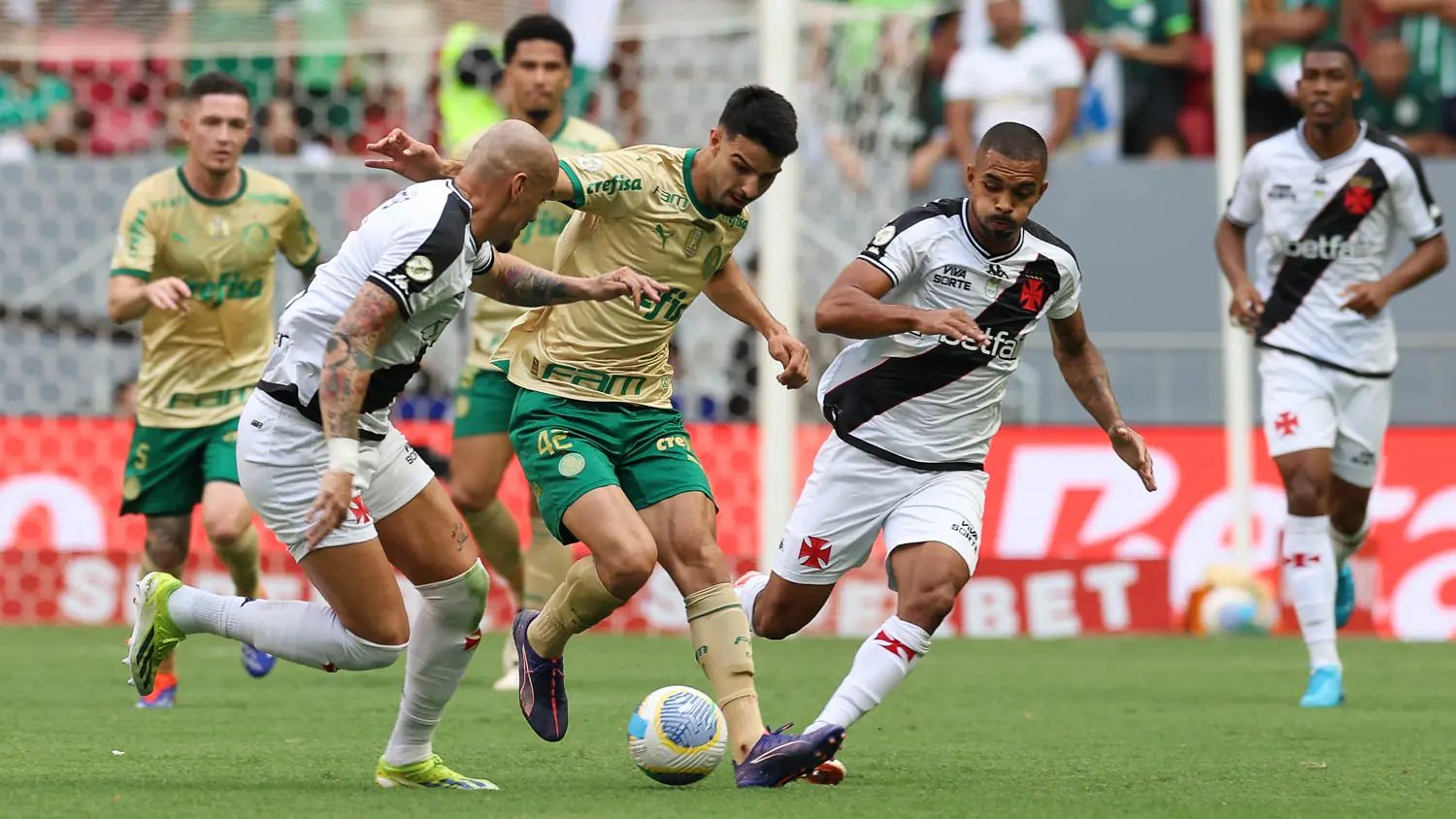 Desempenho individual dos jogadores do Palmeiras na vitória sobre o Vasco.