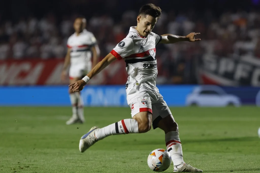 Bobadilla: se doou na marcação e ganhou duelos importantes contra jogadores do Botafogo. Ainda pisou na área e arriscou chutes, mas não foi o suficiente para evitar a eliminação.