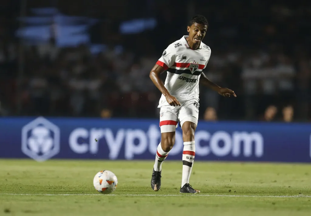 Luiz Gustavo: errou como não costuma errar no gol do Botafogo. Dominou mal a bola e a entregou de bandeja ao adversário. Esteve abaixo do que pode oferecer à equipe.