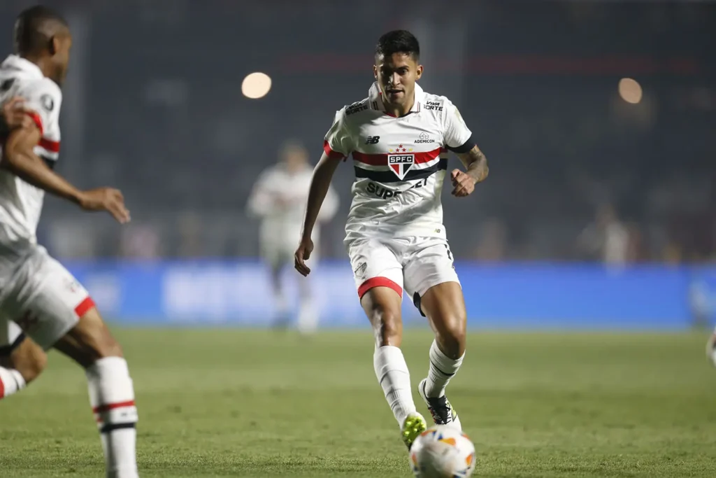 Nestor: jogou poucos minutos e quase fez um golaço, que seria a virada do São Paulo. No entanto, perdeu o pênalti que praticamente selou a eliminação do time tricolor de forma bizarra.