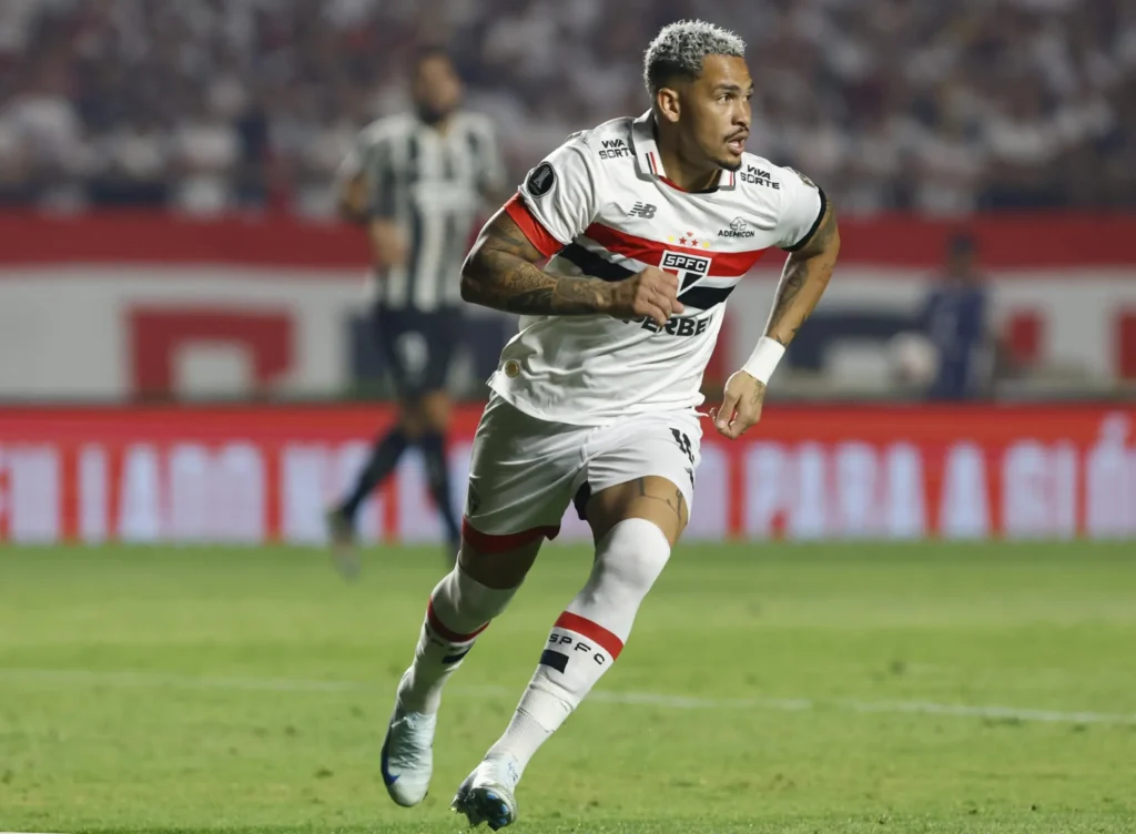 Luciano: entrou bem ainda no primeiro tempo e incendiou o jogo. O São Paulo melhorou a partir de sua chegada e equilibrou as ações.