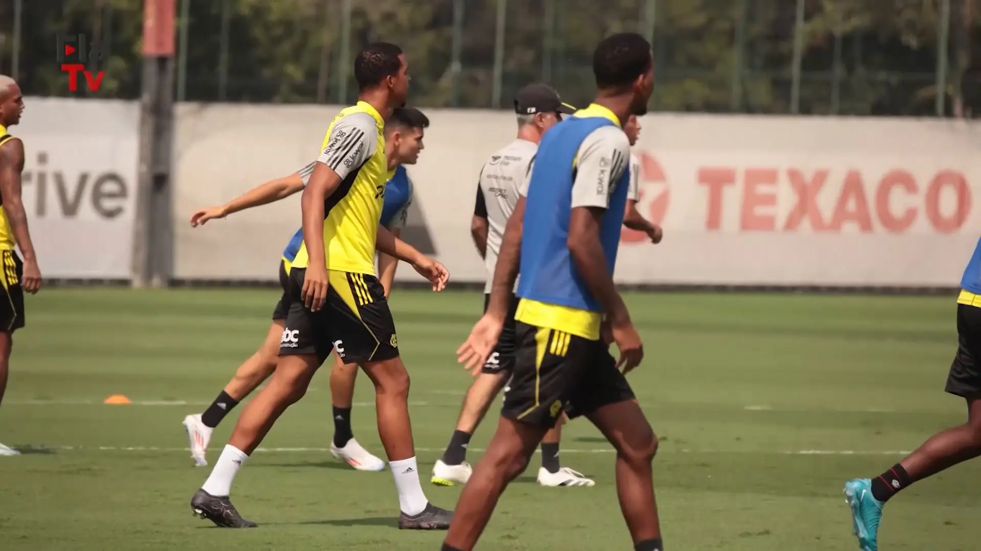 Recuperados, Gabriel e Arrascaeta Participam de Treino do Flamengo.