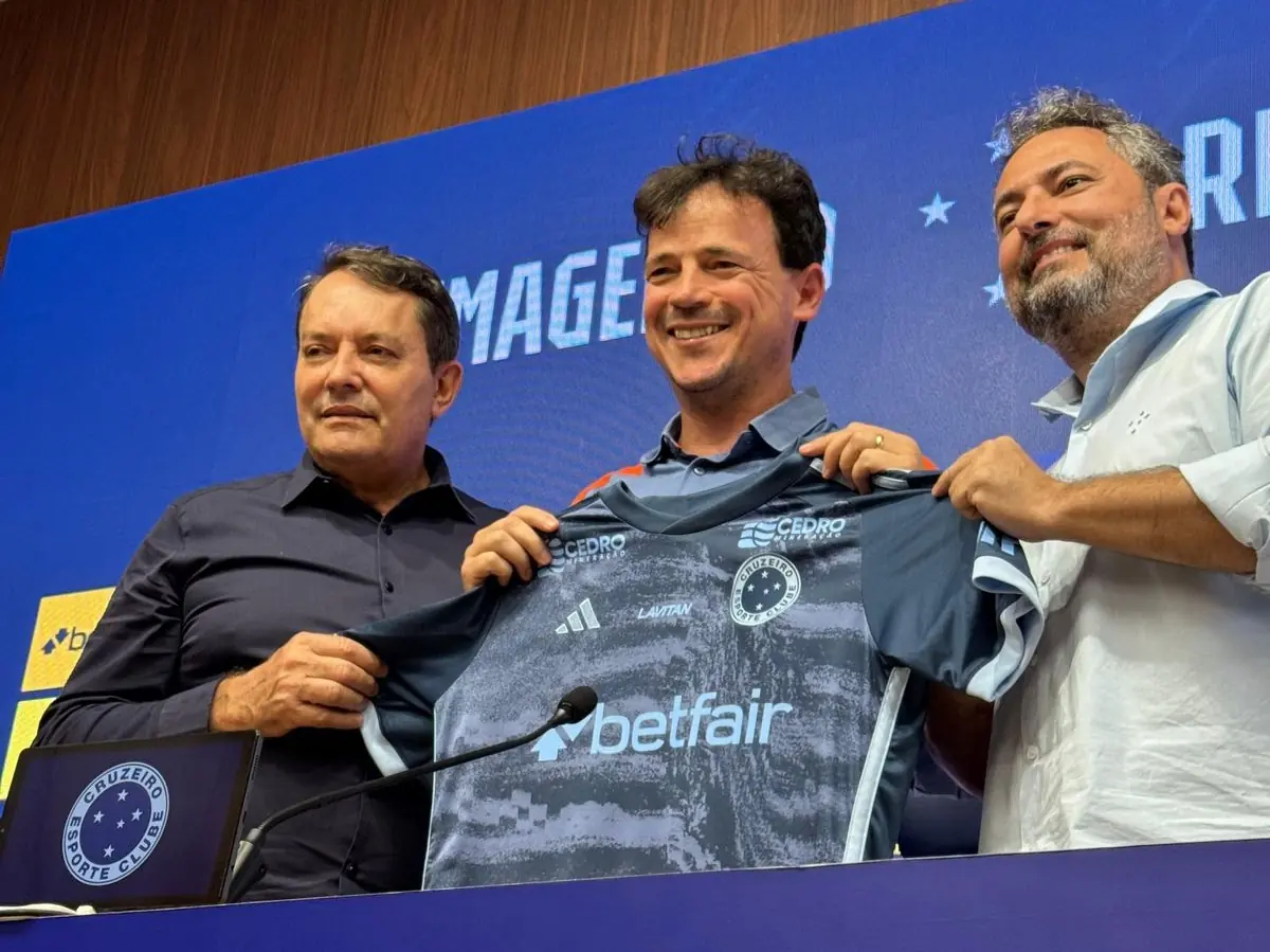 Fernando Diniz destaca rápida negociação com o Cruzeiro e elogia Cássio no jogo com os pés