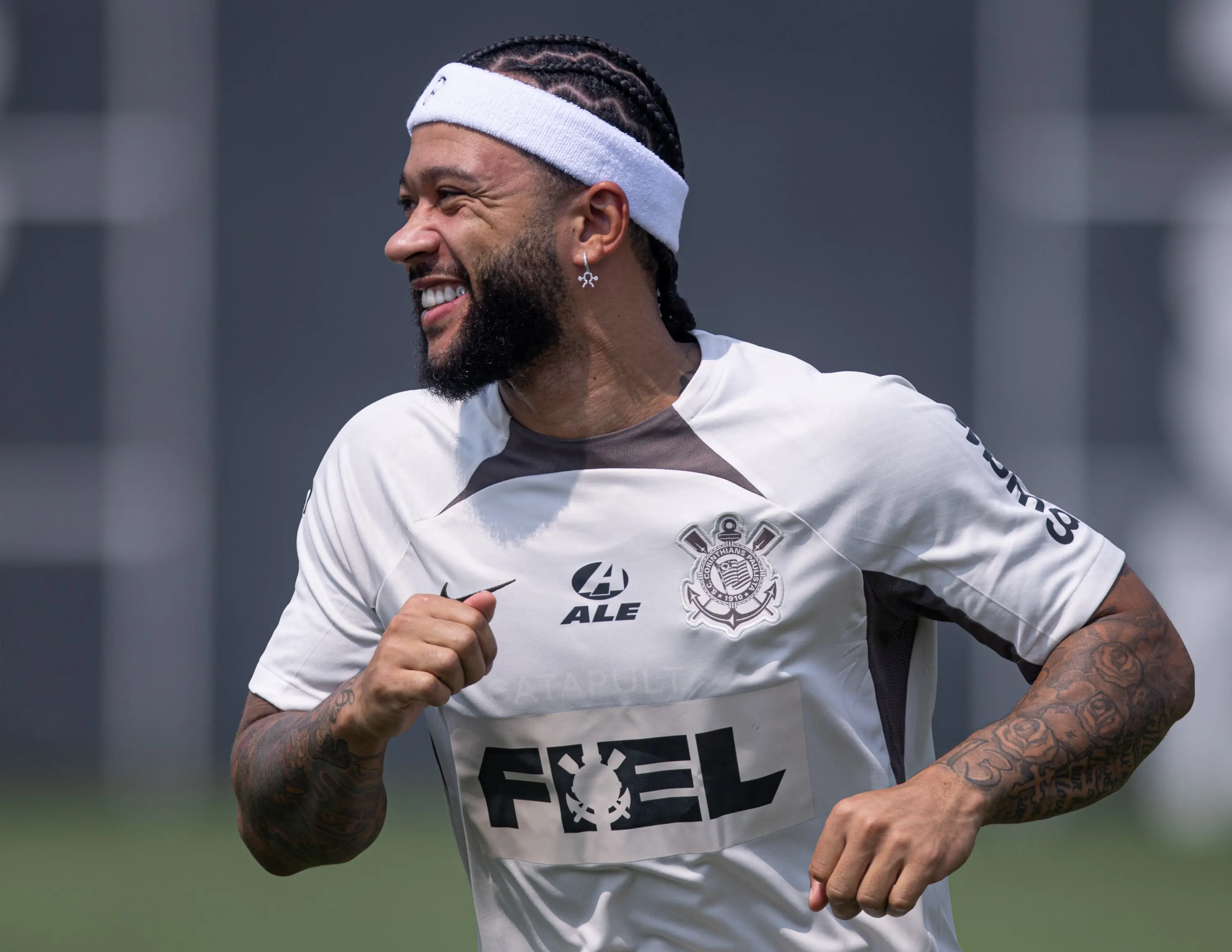 Treinamento do Corinthians desta sexta-feira: Imagens revelam preparação do time para próxima partida.