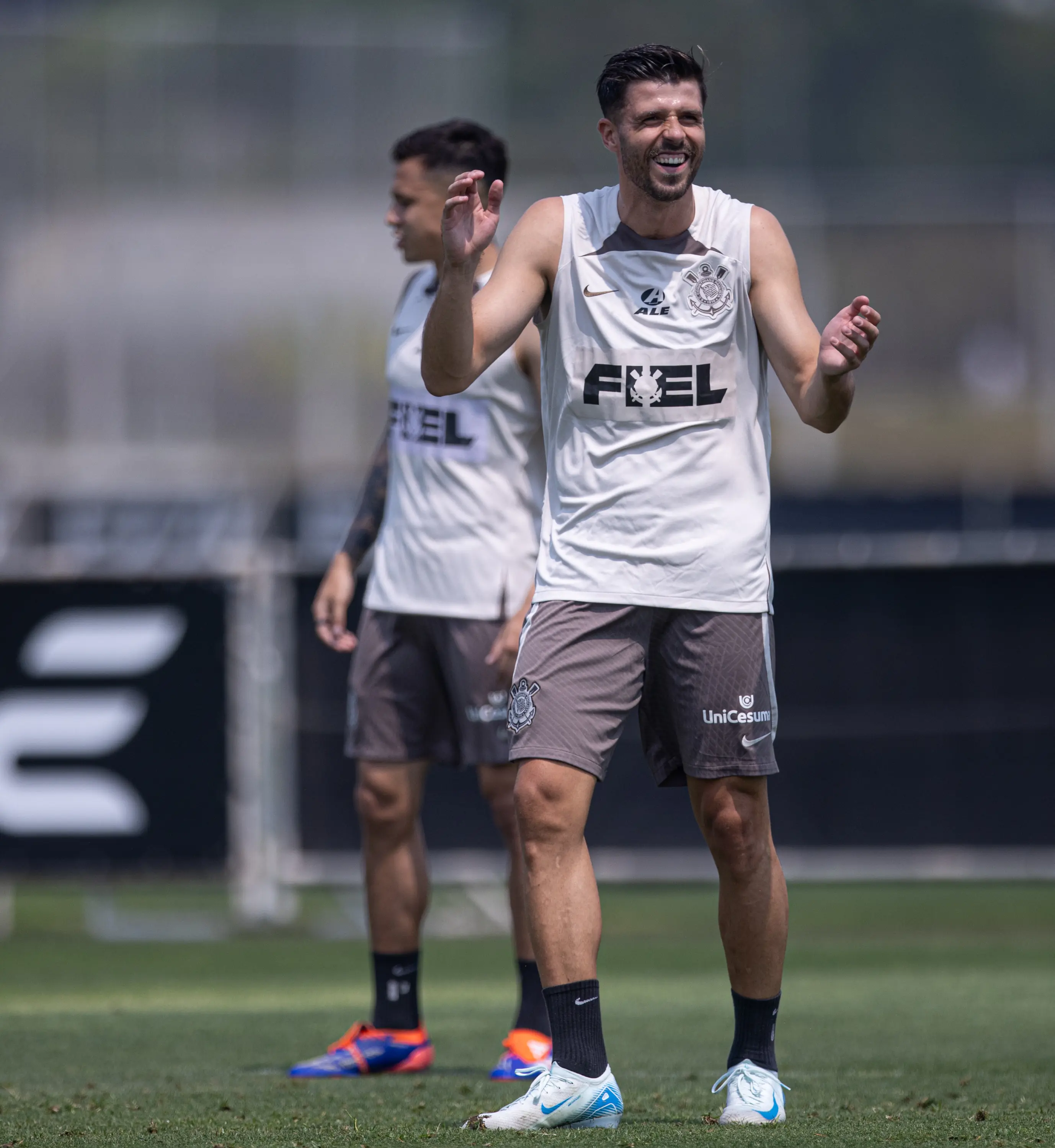 Héctor Hernández finaliza transição e se torna opção no time titular do Corinthians
