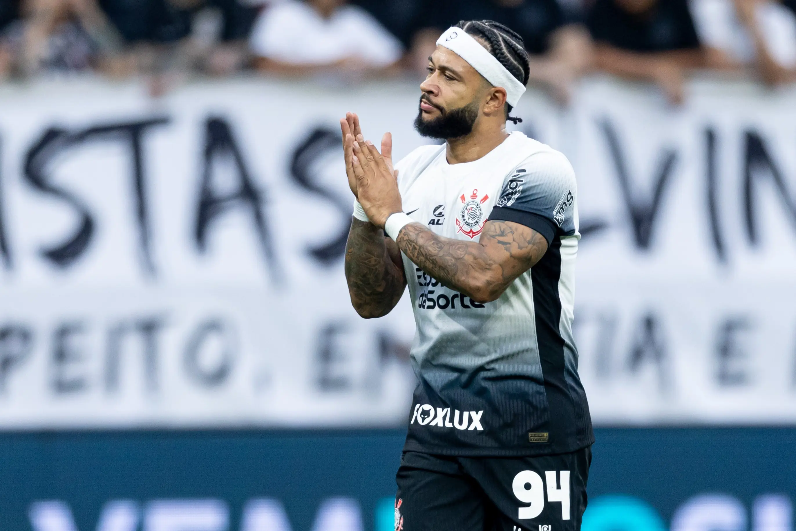 Memphis Depay: um ano de trajetória no Corinthians e a estreia no Brasileirão