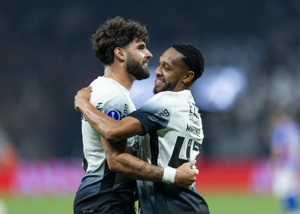 O Corinthians chega para o clássico com 3 vitórias seguidas, enquanto o São Paulo amarga 3 jogos sem vitória
