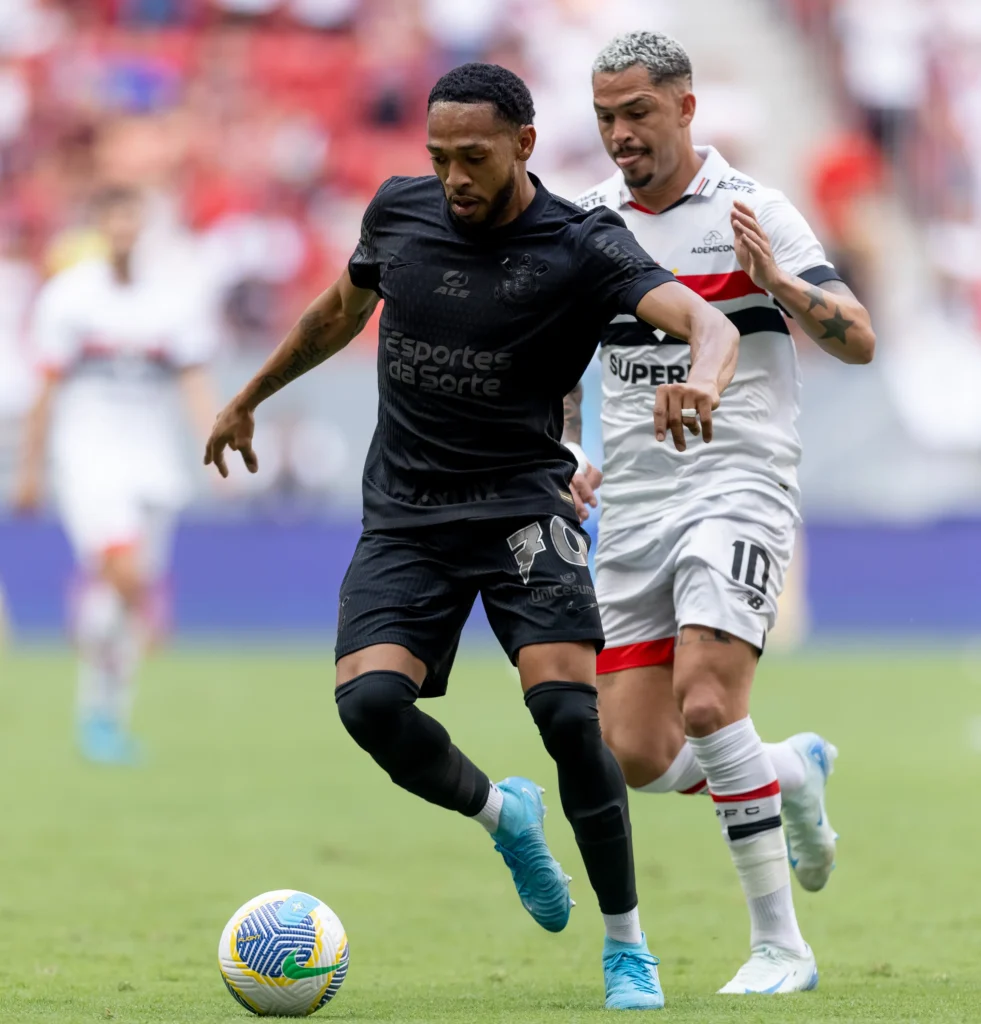 Um dos piores em campo, José Martínez fez péssima partida com a bola nos pés, errando bastante na saída de jogo
