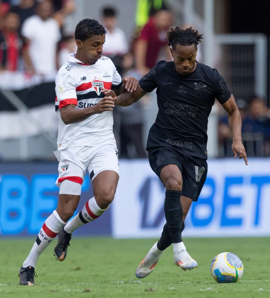 Carrillo fez bom segundo tempo, ajudando a dar controle e sentindo à posse do Corinthians
