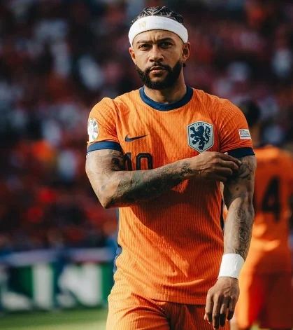 Corinthians avança em negociação por Memphis Depay no mercado da bola