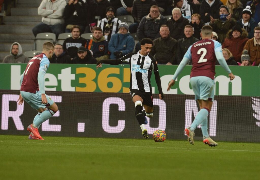 Jamal Lewis - o lateral esquerdo norte-irlandês do Newcastle está acertado com o São Paulo, mas ainda não foi anunciado de forma oficial
