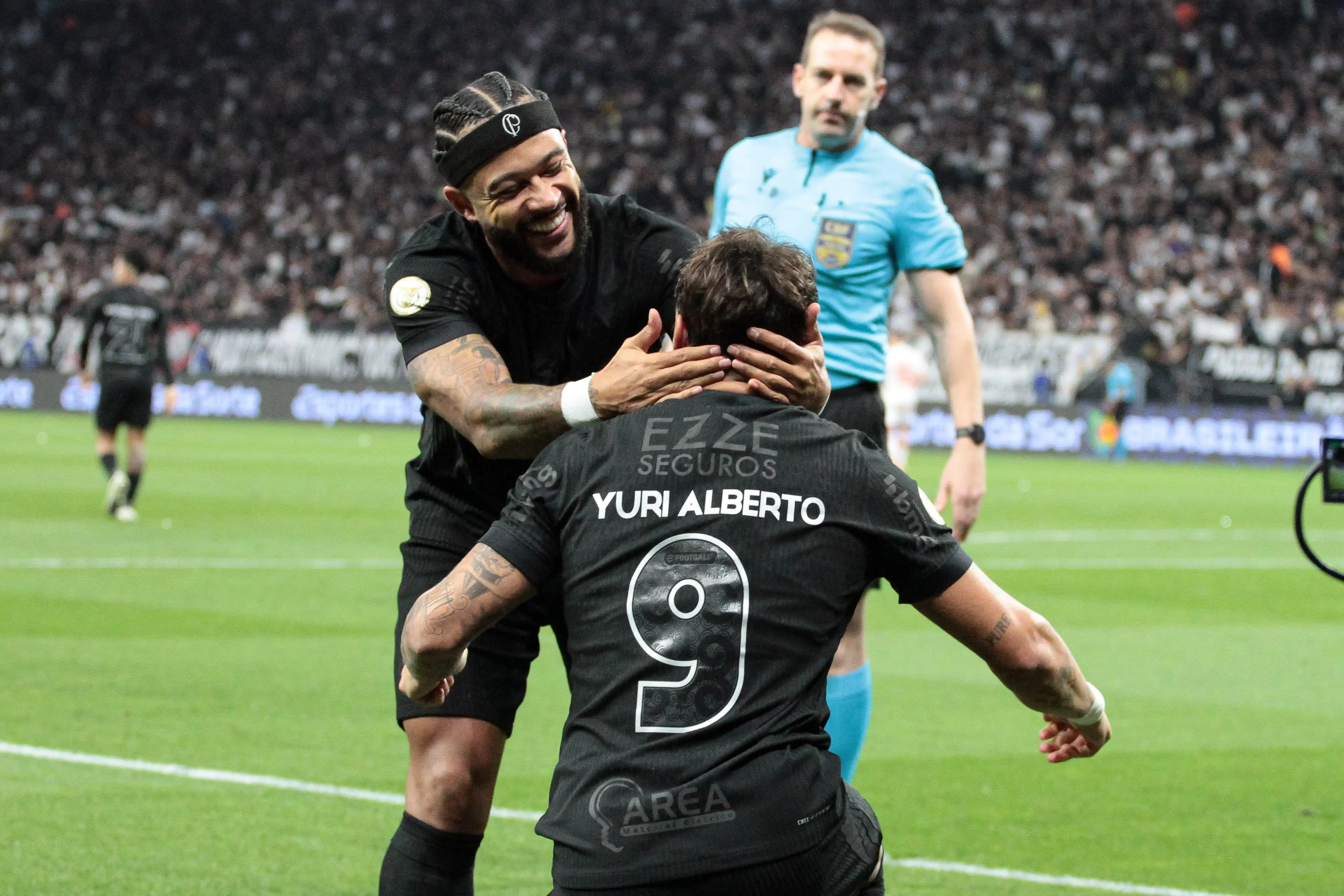 Yuri Alberto celebra temporada artilheira pelo Corinthians e lamenta empate nos acréscimos.