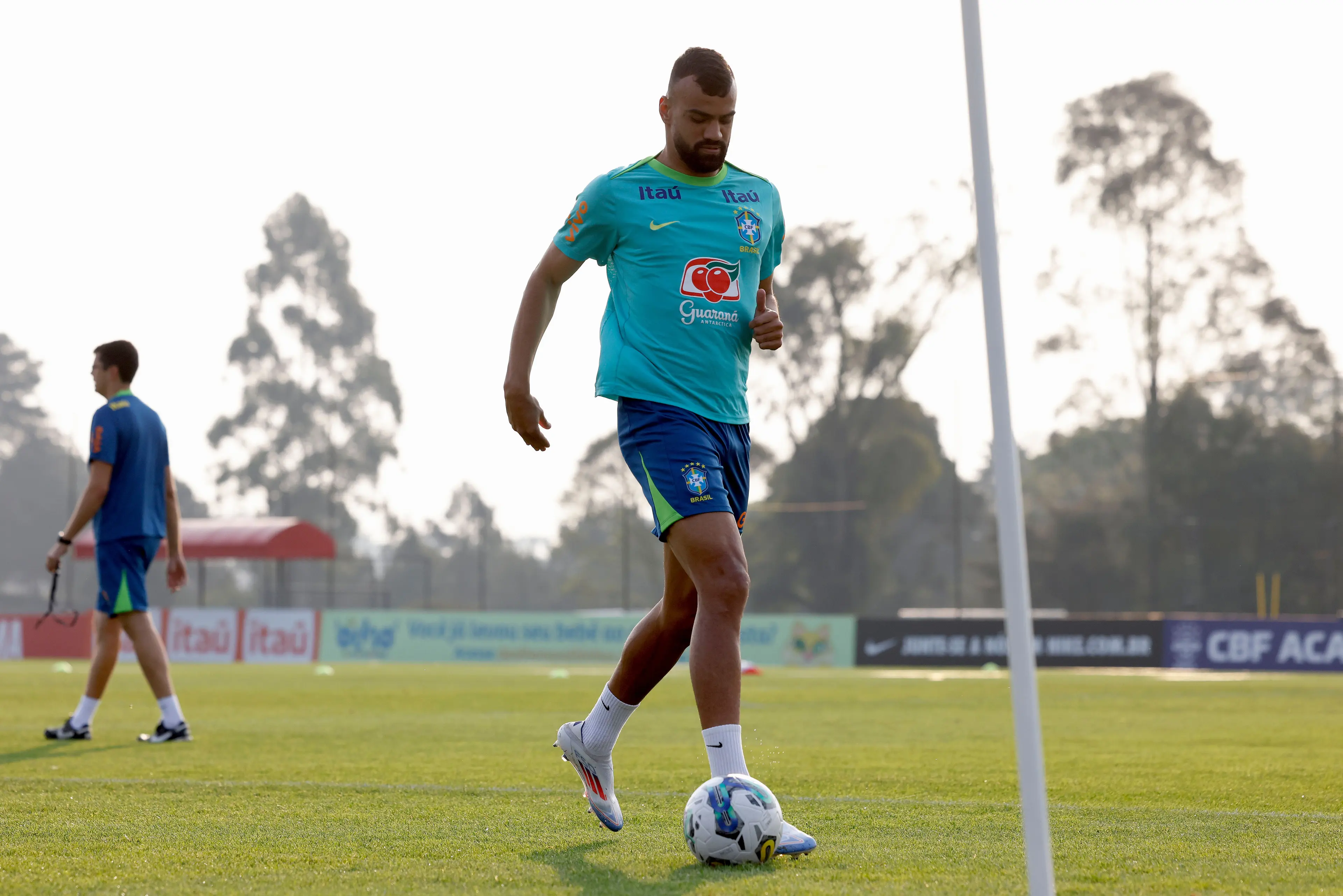 Zagueiro Fabrício Bruno convocado para substituir Militão na Seleção Brasileira.