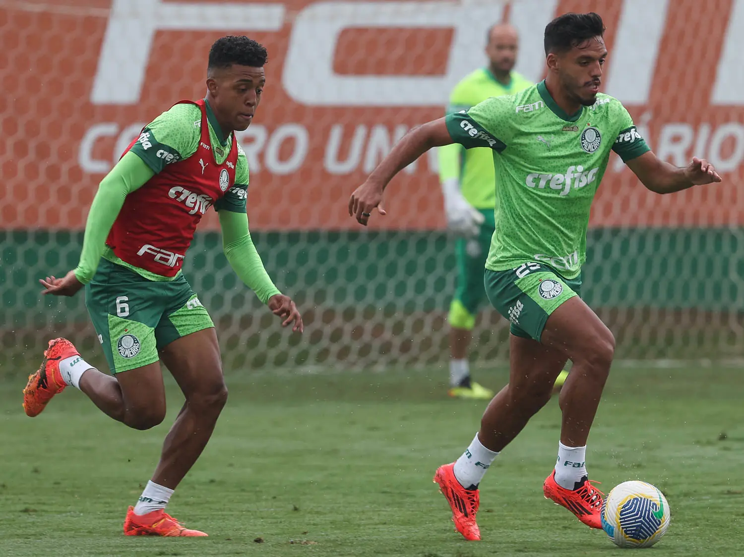 Palmeiras finaliza preparação para duelo com Juventude em treino tático intensivo.