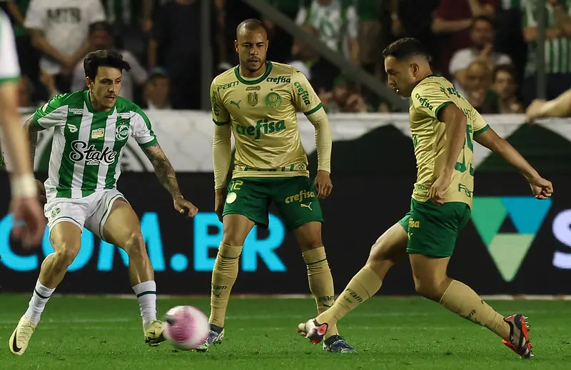 MARCA NEGATIVA! Palmeiras sofre três gols em um jogo do Brasileirão após quatro meses.